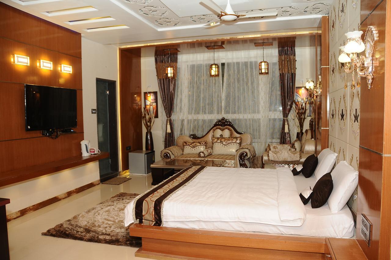 Hotel Rajahamsa Anantapur Bagian luar foto